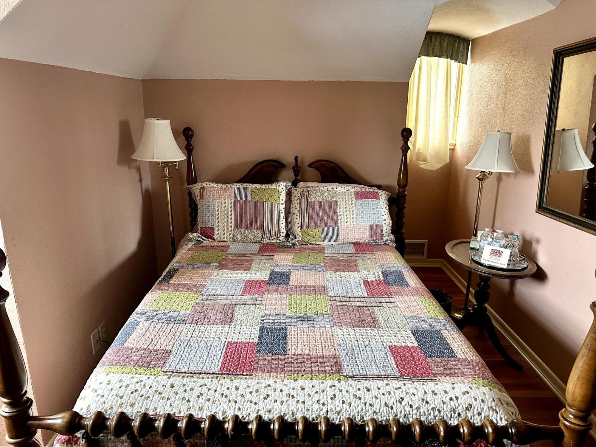 Montague Inn Bed & Breakfast Сагино Экстерьер фото